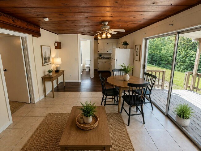 Foto del edificio - 2133 E Camp N Comfort Ln