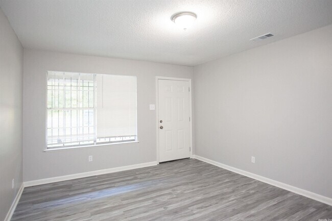 Building Photo - 31 Southmont Dr