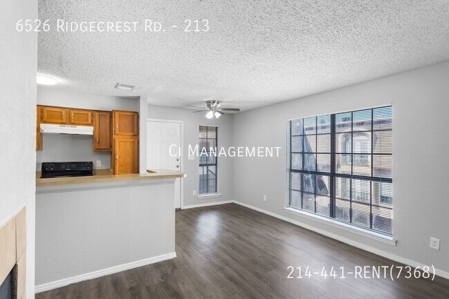 Building Photo - New listing in an amazing location! Call t...
