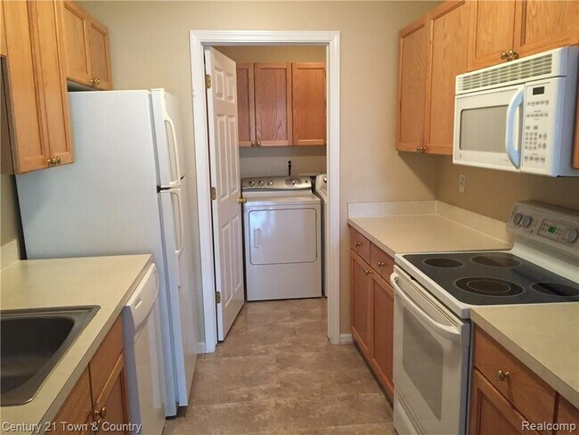 Building Photo - 4773 Berkshire Dr