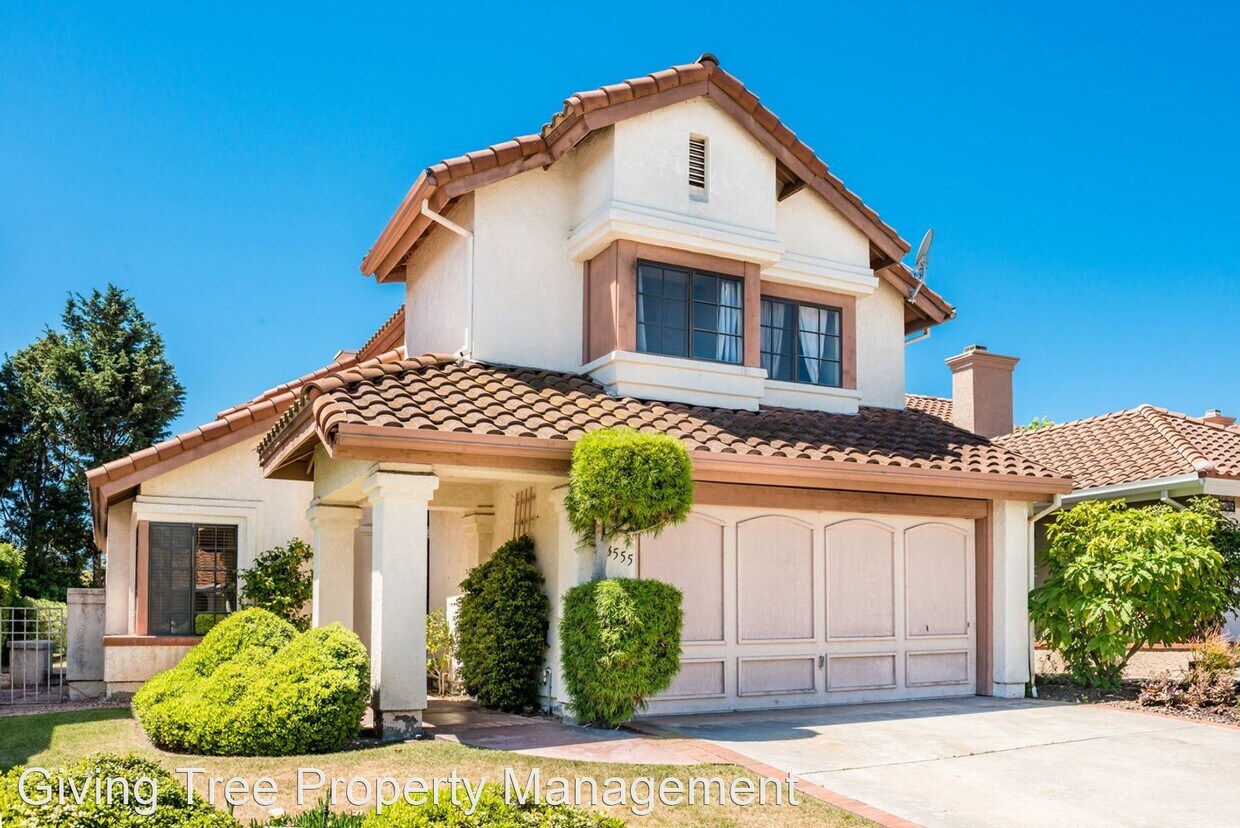 Primary Photo - 4 br, 3 bath House - 3555 Santoro Way
