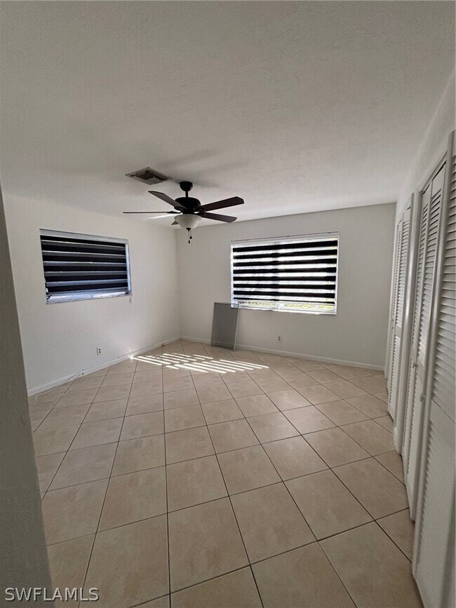 Foto del edificio - 125 Crown Dr