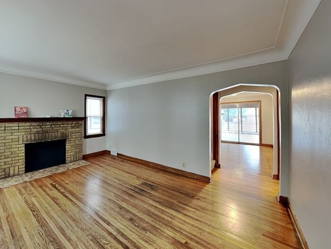 Building Photo - 3551 N Knox Ave