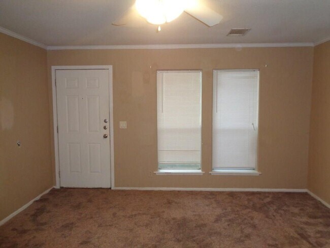 Building Photo - 10010 Summerberry Ln