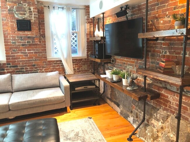 Building Photo - 19 Branch St