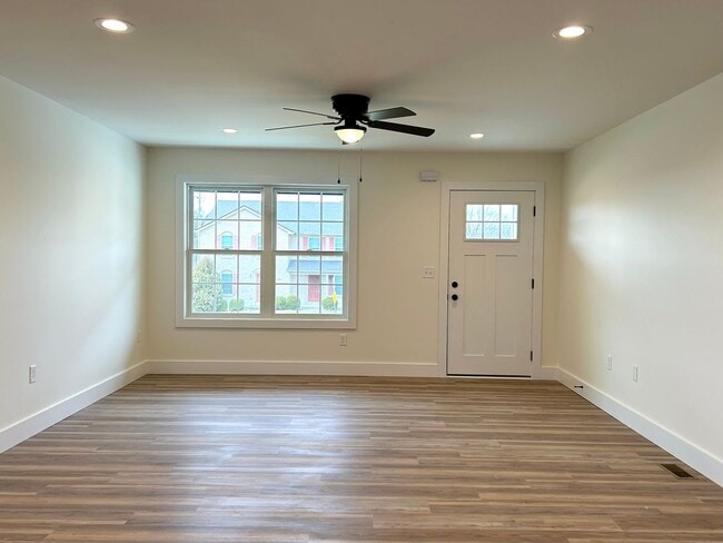 Building Photo - 320/322 Winding Branch Drive