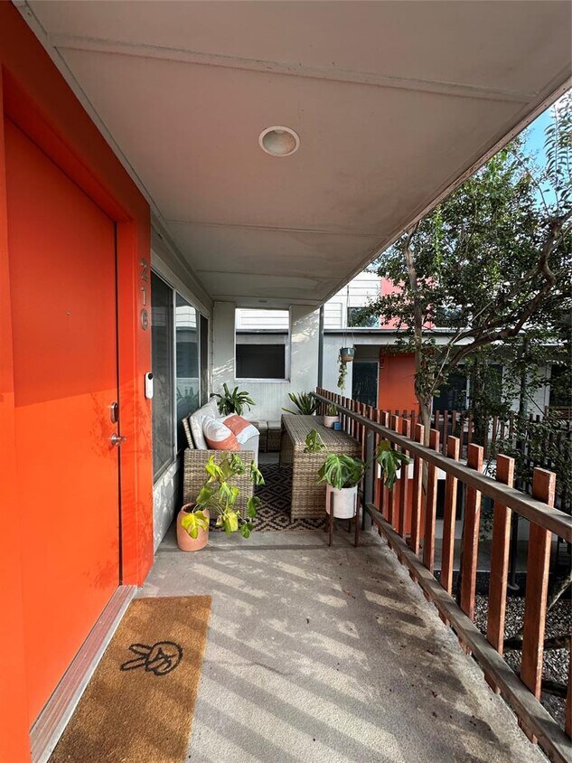 Primary Photo - 2200 Dickson Dr