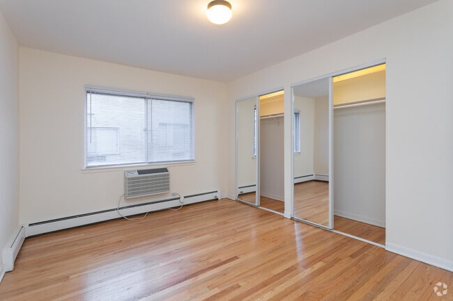 Interior Photo - 424 W. Oakdale Ave.