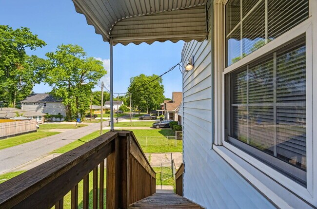 Foto del edificio - 2 bed 1 bath with fenced in yard in Norfolk