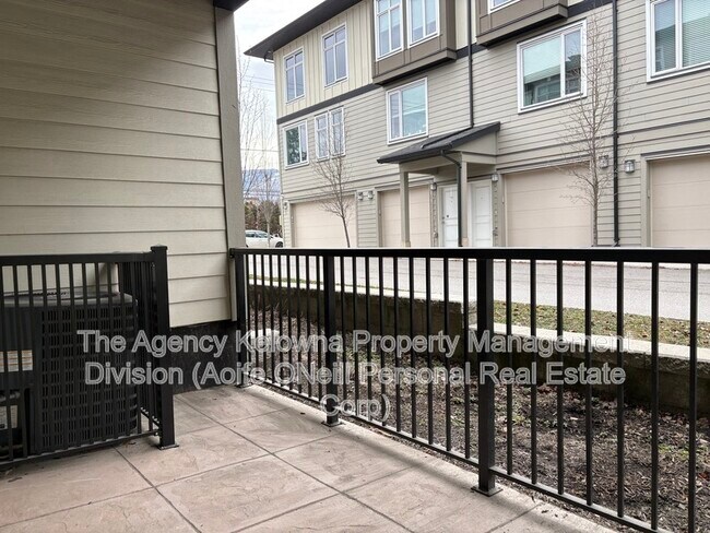 Photo du bâtiment - 1308 Rutland Rd N