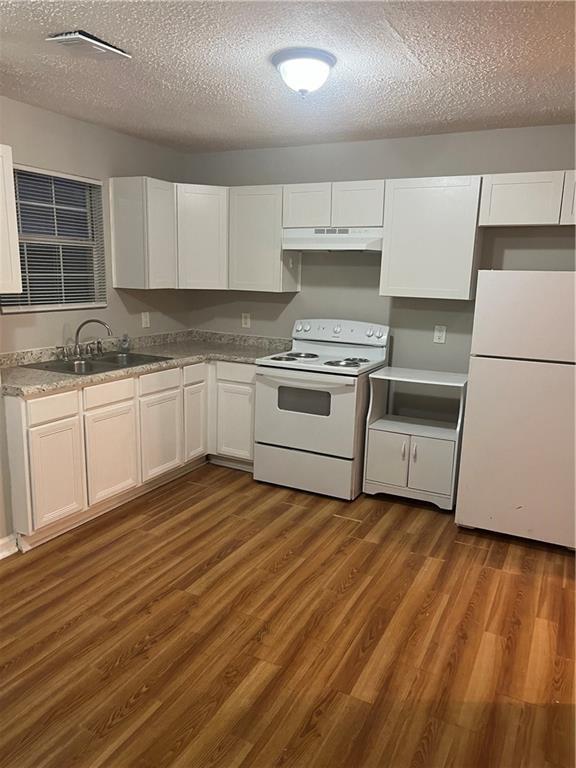 Foto del edificio - 3616 Ten Oaks Cir