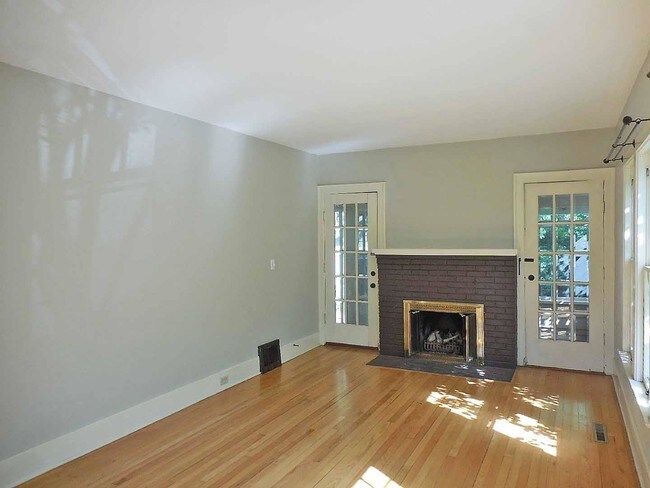 Building Photo - 809 Rose Ave