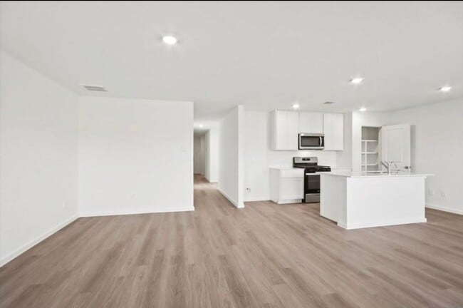 Building Photo - 233 Cal Ford Dr