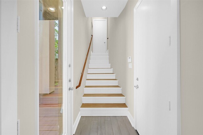 Foto del edificio - 2419 Charleston St