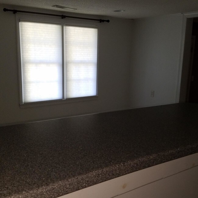 Foto del edificio - 739 Sloop Point Rd