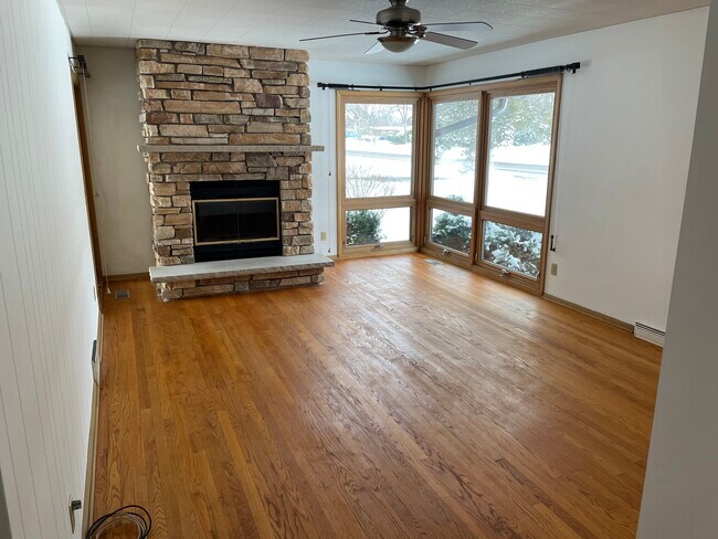 Sala de estar - 5505 Raymond Rd
