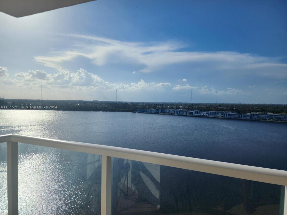 Foto principal - 1301 NE Miami Gardens Dr