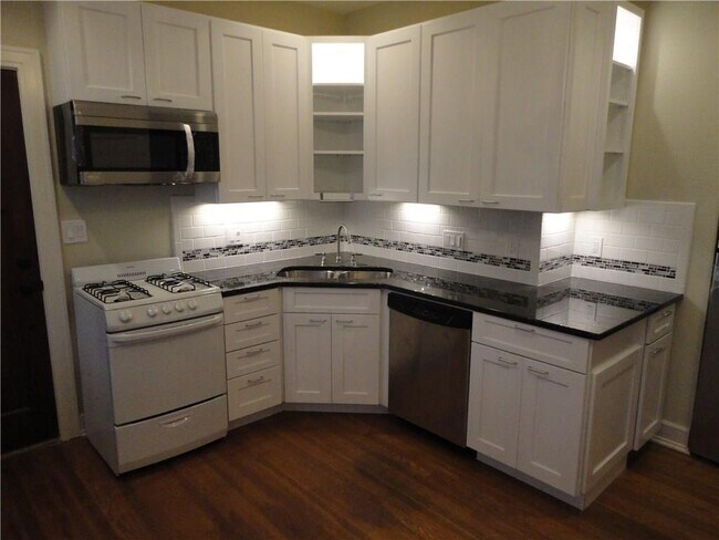 Foto del edificio - 311 Moore Blvd