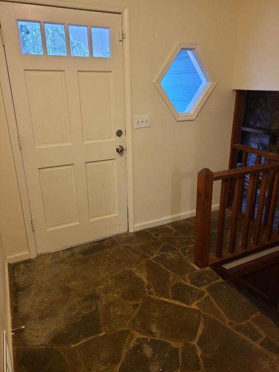 Building Photo - 257 Omega Dr