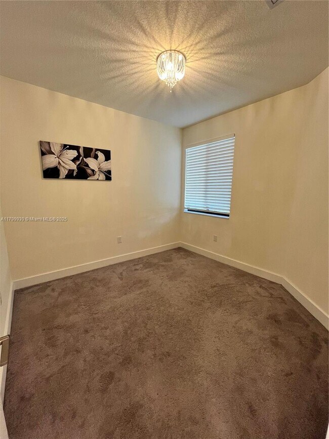 Foto del edificio - 4745 NW 83rd Pky