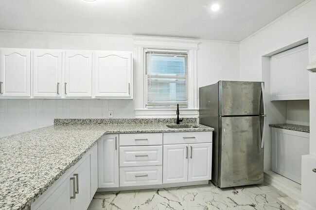Foto del edificio - 97 Hopkins Pl