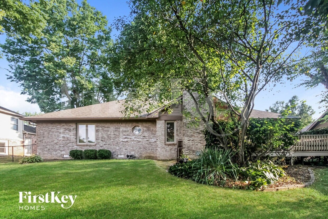 Building Photo - 8535 Spend a Buck Dr