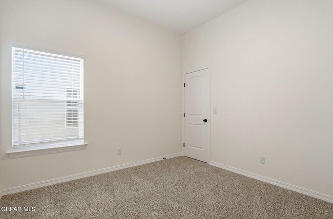 Foto del edificio - 15340 Resolve Dr
