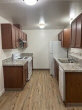 Building Photo - 6406-6404 104th St E