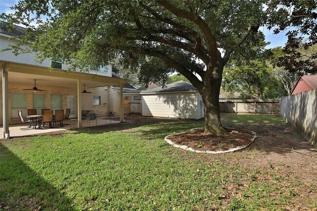 Foto del edificio - 15414 Willow River Dr