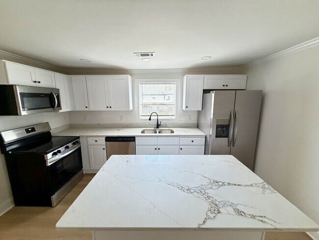 Foto del edificio - CHARMING RANCH STYLE HOME AVAILABLE NOW!