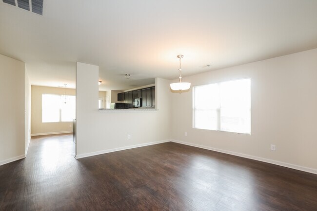 Building Photo - 40 Camden Pl