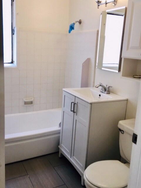 Foto del edificio - PERFECTLY LOCATED 1BD/1BA PB APARTMENT IN CROWN POINT! ONLY $2,195/mo!