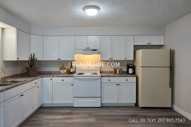 Foto del edificio - 16 Hillside Ln
