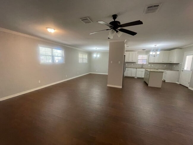 Building Photo - Broadmoor Gem! Come See Today!