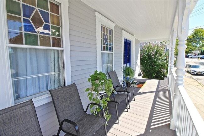 Building Photo - 700 Thames St