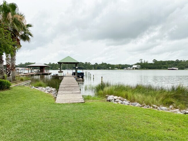 Foto del edificio - 5140 Skiff Ln
