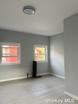 Foto del edificio - 28-33-33 42nd St