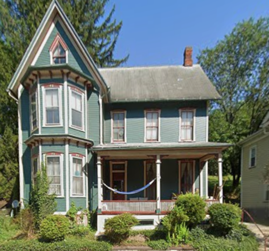 Primary Photo - xxHoward Street-207