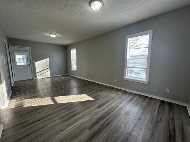 Foto del edificio - 911 S Laurel St