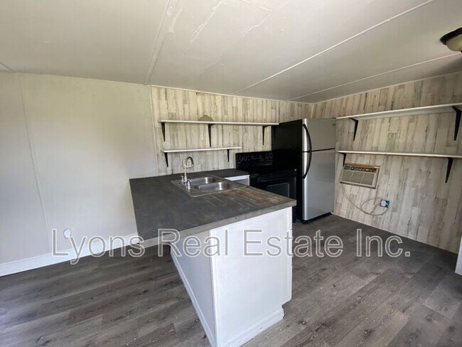 Foto del edificio - 8086 Heck Dr