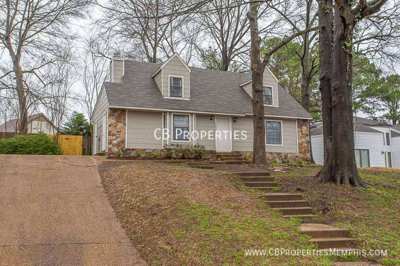 Primary Photo - Large Two Story Home!