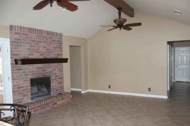 Building Photo - 100 Espuela Dr