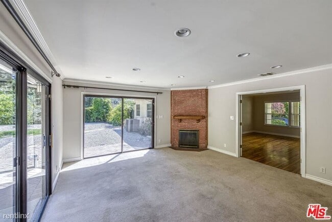 Building Photo - 3 br, 1.5 bath House - 2686 N Beverly Glen...