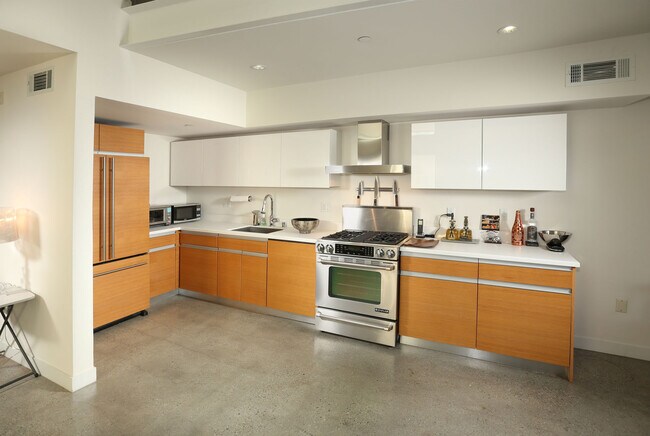 Building Photo - 123 N Kings Rd