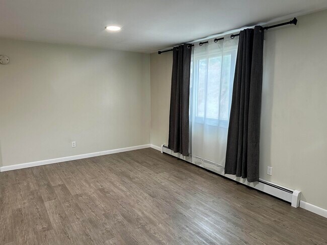 Foto del edificio - 4 Monroe Dr