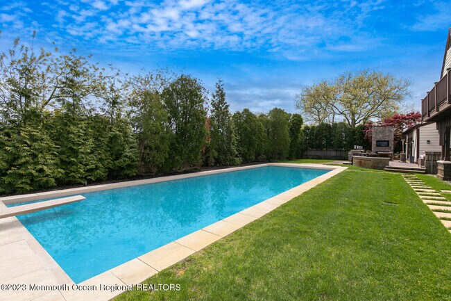 Building Photo - 2000 1st Ave