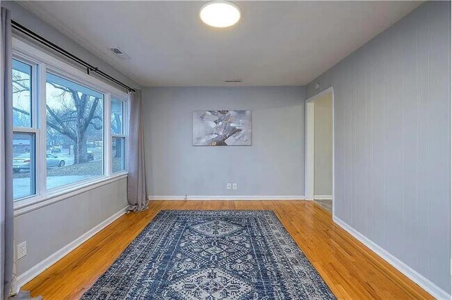 Foto del edificio - 1004 E Cedar St