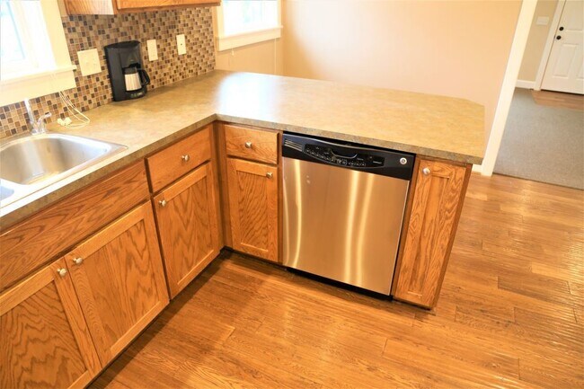 Foto del edificio - 4 bed/2 bath 1000 feet From Monroe