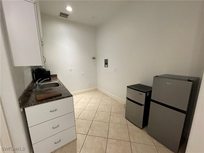 Foto del edificio - 4116 15th Ave SW