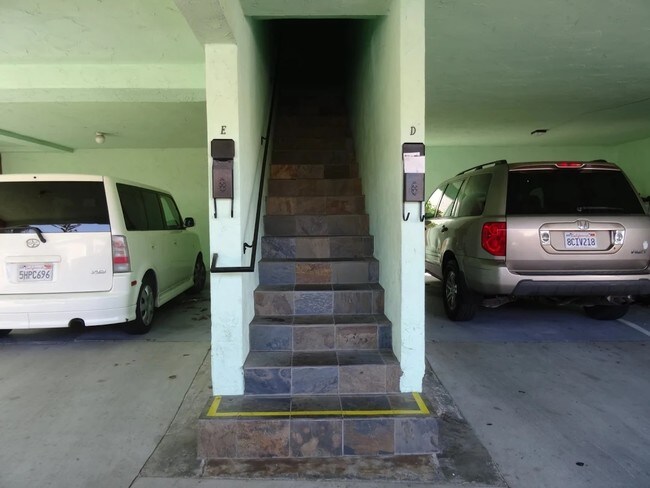 Building Photo - 359 Brightwood Ave